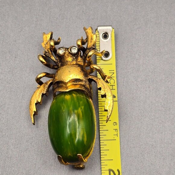 Art Deco Gold-Tone Beetle Brooch Green Bakelite Body Crystal Eyes Trombone Clasp - Picture 9 of 10